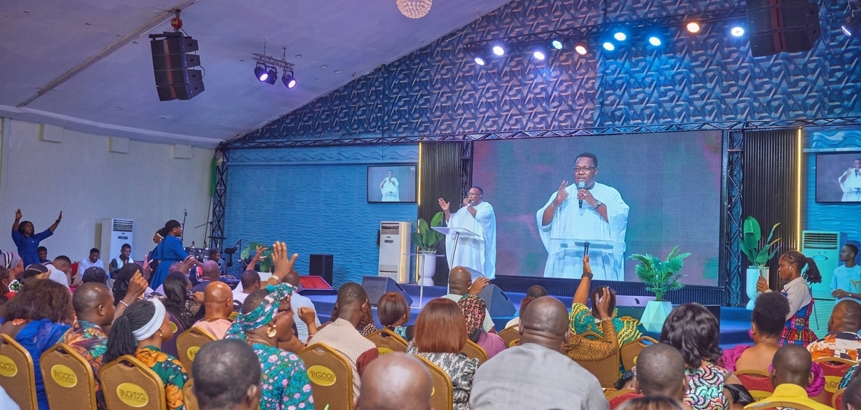 Large ministry gathering with Rev. Don Odunze on stage